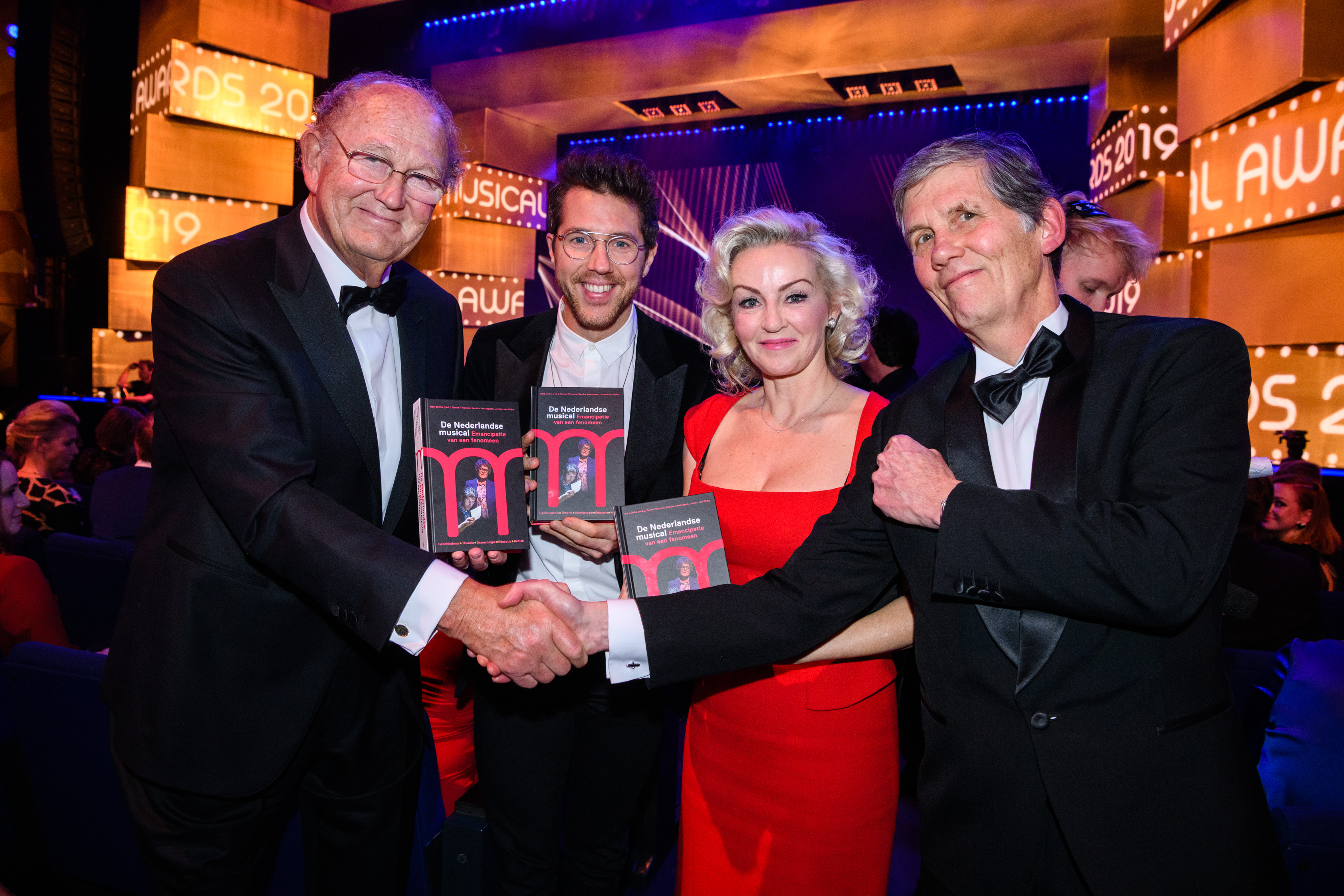 Feature: 'DE NEDERLANDSE MUSICAL: EMANCIPATIE VAN EEN FENOMEEN' - A new book about Dutch Musical Theatre! Feature: 'DE NEDERLANDSE MUSICAL: EMANCIPATIE VAN EEN FENOMEEN' - A new book about Dutch Musical Theatre! Image